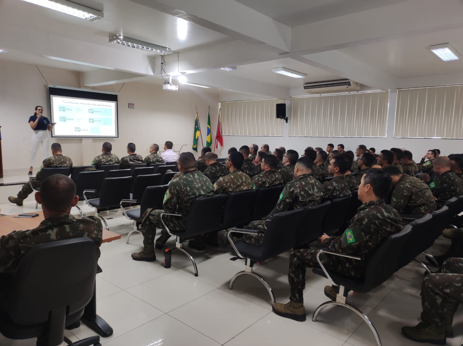Palestra sobre idiomas para militares - Clube de Idiomas